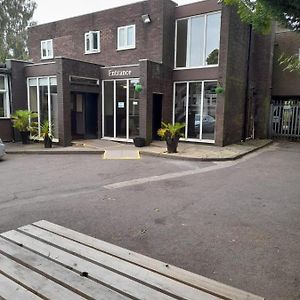 The Avenue Club And Lodge